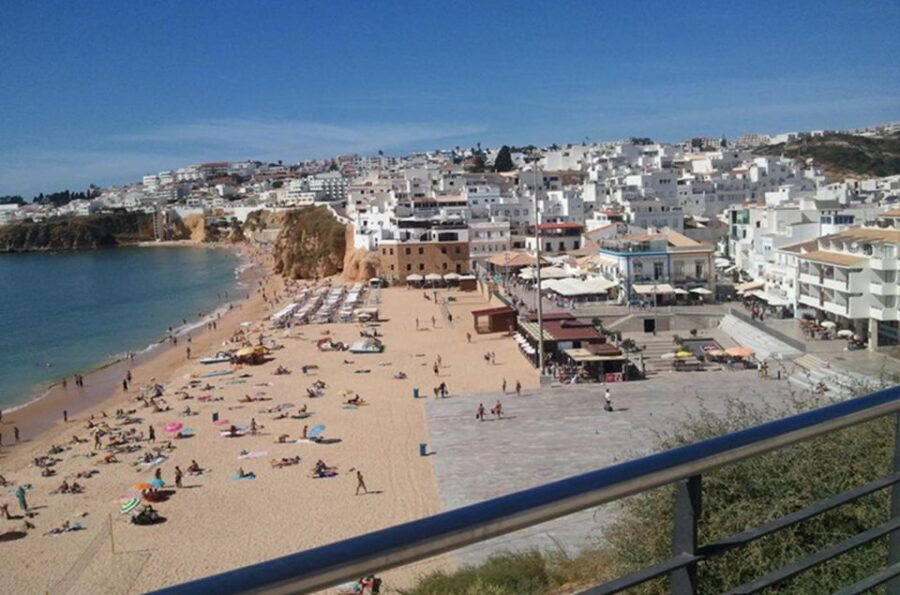 Albufeira: Beaches, Old Town, and Salgados Lagoon Jeep Tour - Old Town Albufeira: whitewashed streets and Arabic fortification remains