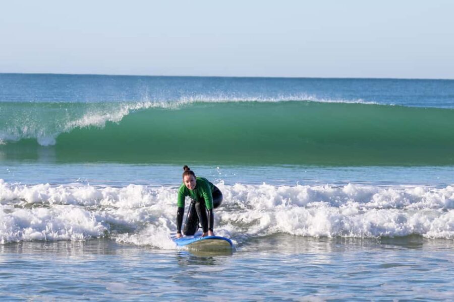 Albufeira: Beginner Surf Lesson - Galé Beach Setup: Meeting Point, Gear, and Why It Matters
