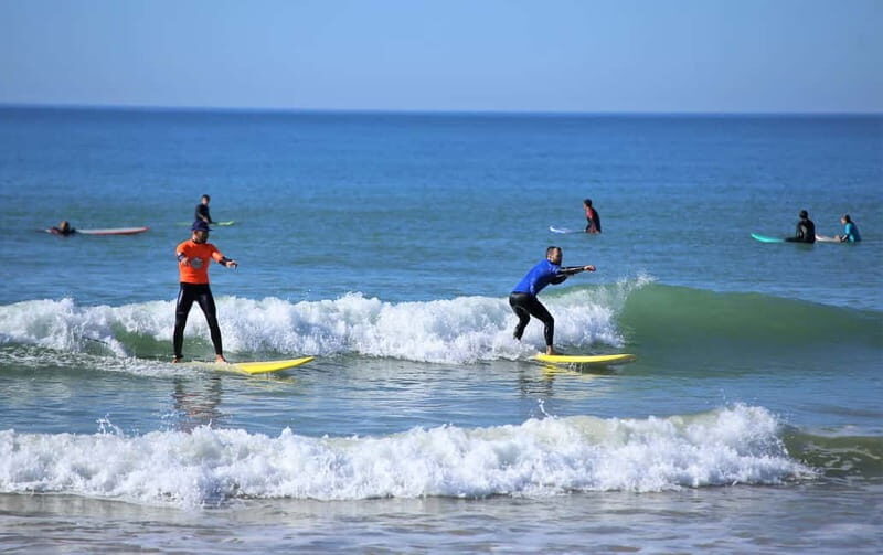 Albufeira: Surf Lesson - Group class energy vs private attention