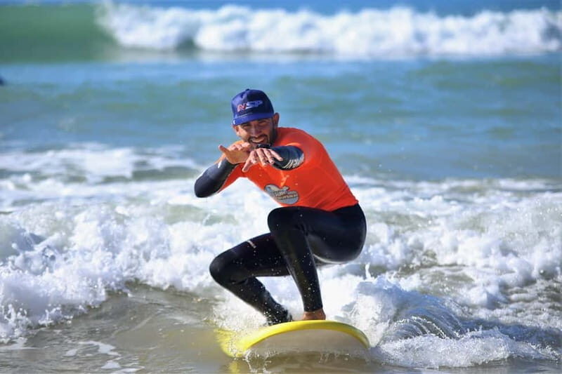 Albufeira: Surf Lesson - Meeting at the wood kiosk: get sorted fast