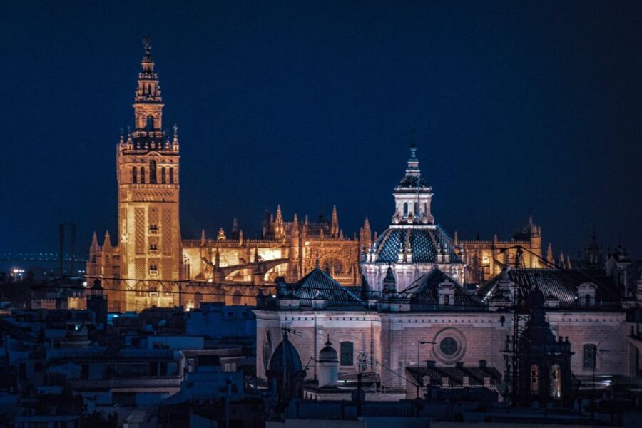 Algarve: Seville Full-Day Shopping and Sightseeing Tour - Pickup in the Olhão Area and the Ride Into Seville