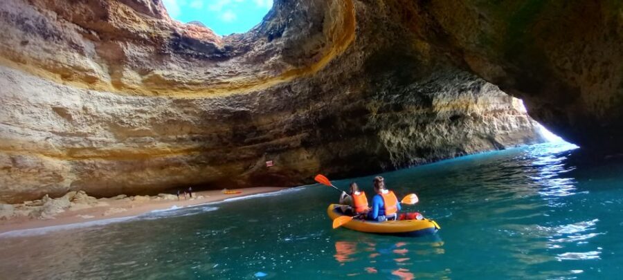 Benagil Caves: Kayaking Tour with a Local Guide - Finding the meeting point near O Pescador (and not ending up on the wrong beach)