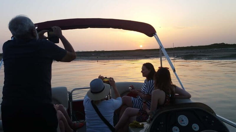 Faro: Sunset 1 hour Ria Formosa Boat Tour - Stop at Parque Natural da Ria Formosa: guided sightseeing plus sunset colors