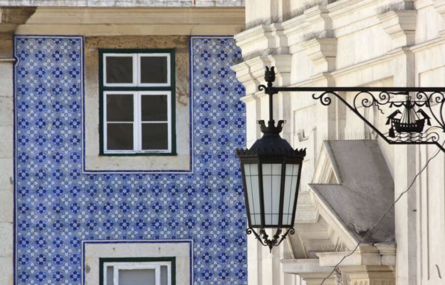 From Algarve: Lisbon City Tour with Shopping - Jerónimos Monastery: Manueline Detail You Can Actually See