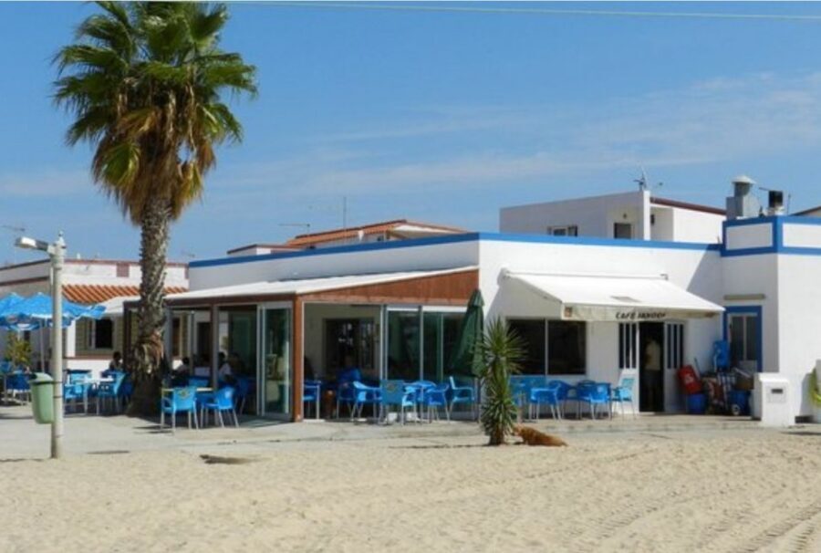 From Faro: 4 Stops, 3 Islands in Ria Formosa Catamaran Tour - Stop 4: Hangares oyster farming and the tide-shift moment on the return