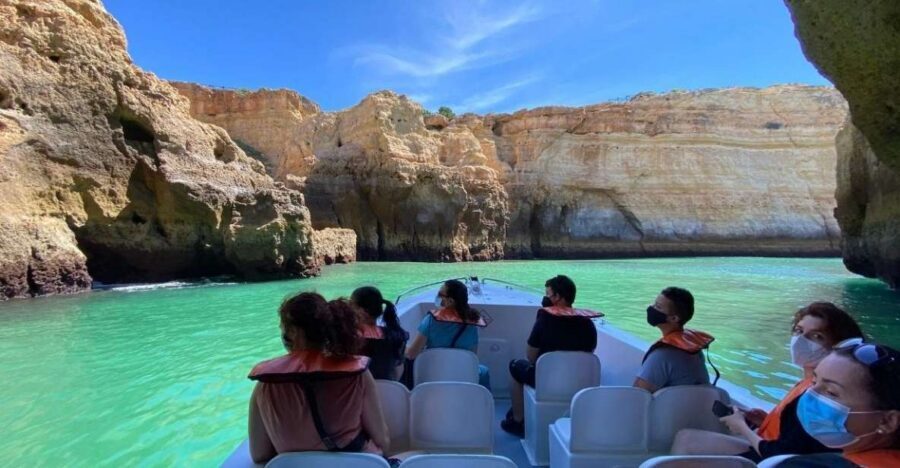 From Portimão: Algar de Benagil and Sea Caves Boat Tour - From the Arade River to Carvoeiro: the scenic warm-up