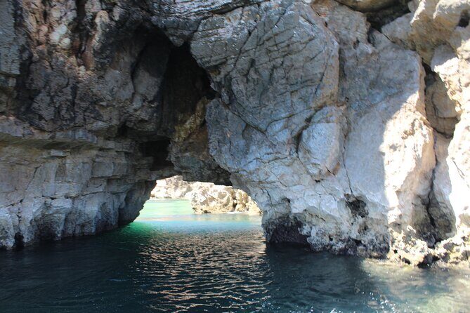 Kayaking along the Algarve Coast - Double kayaks and sea caves: what the 1.5 hours really feels like