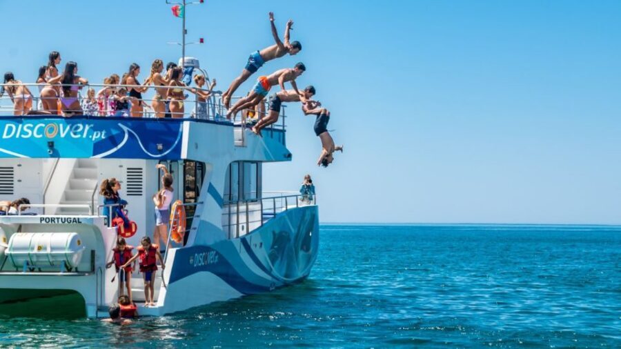 Lagos: Dolphins & Caves - Catamaran - Snack and onboard comfort: small details that add up