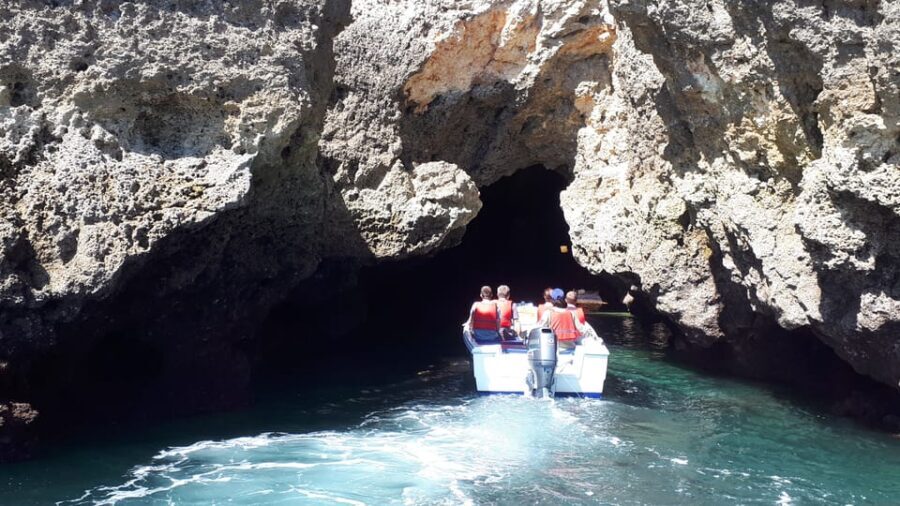 Lagos: Ponta da Piedade Grotto 1-Hour Tour with Local Guide - Guides, Skippers, and Live Commentary in EN, ES, FR, DE, IT, and PT