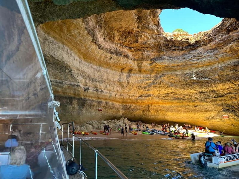 Portimão: Benagil Caves & Golden Coast Eco Catamaran Tour - Getting to the meeting point at Portimão Marina