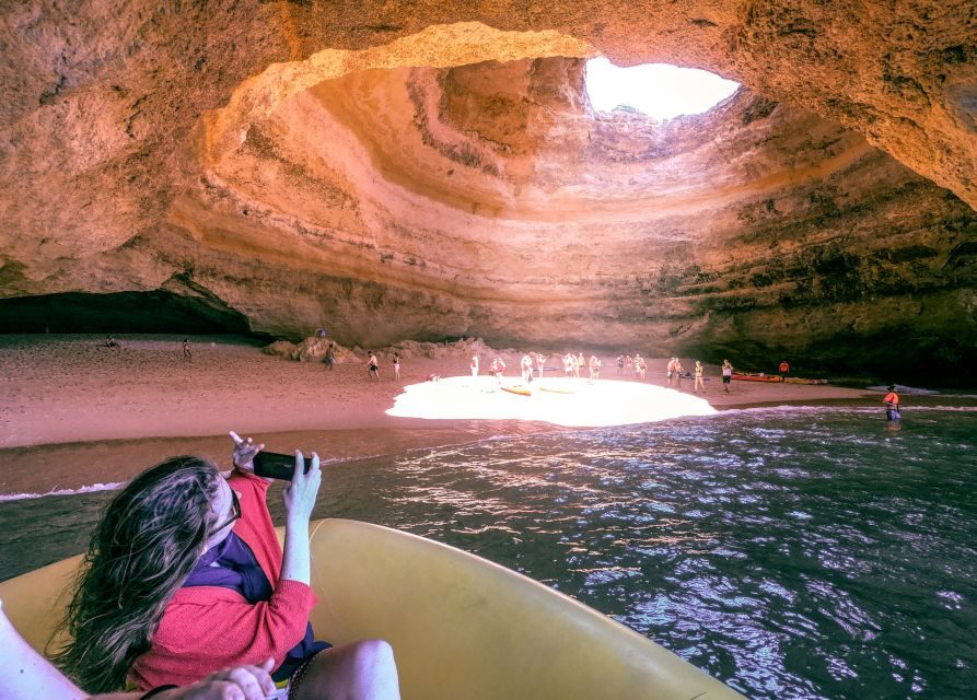 Portimão: Benagil Grottoes Boat Cruise - From Portimão to Ferragudo: the warm-up cruise