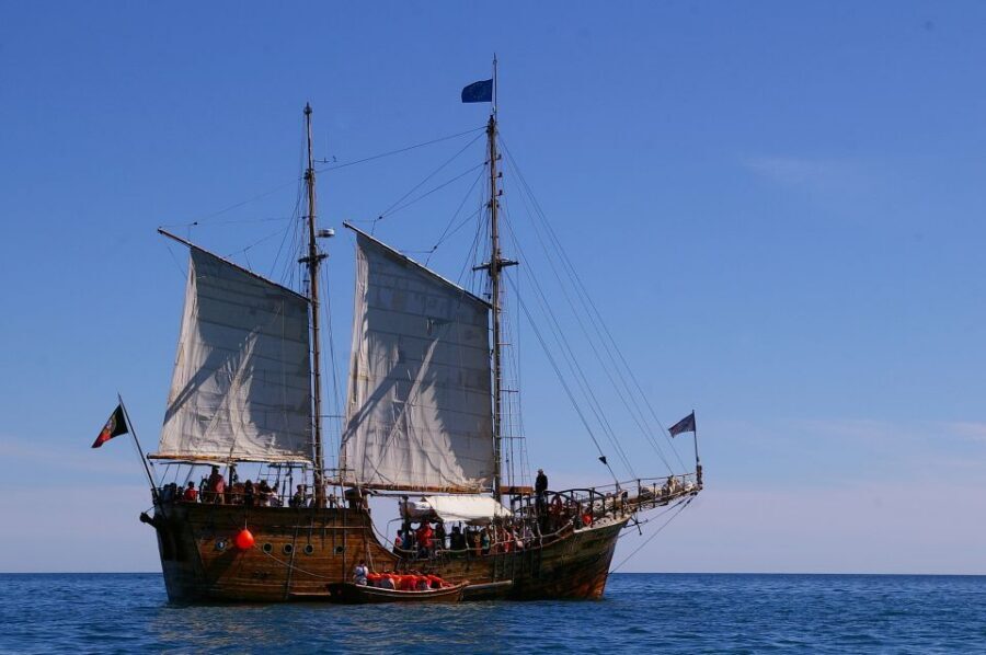 Portimão: Pirate Ship Cave Cruise - Dolphin spotting: how to treat it as a fun bonus