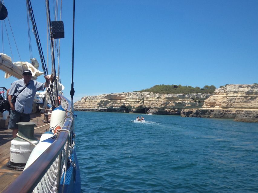Vilamoura: Algarve Coast 3-Hour Sailing Cruise With Open Bar - Falésia and Olhos d’Agua: the red-sand coastline start